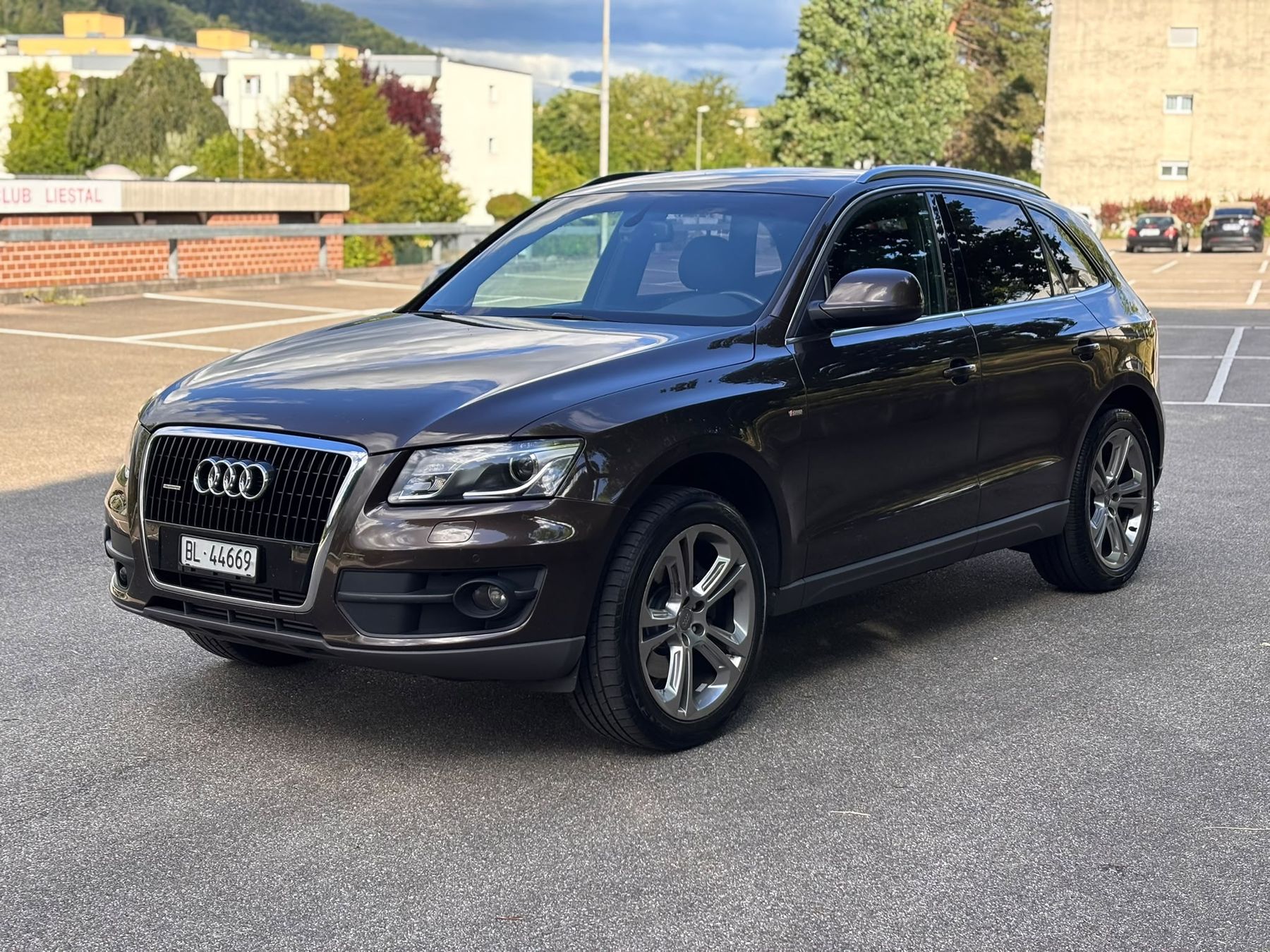 Audi Automobili: Audi Q5 3.0tdi Automat Ab mfk – Usato da Liestal venduto da Ferid79