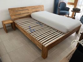 Bett und 2 Nachttische Eiche Massiv
