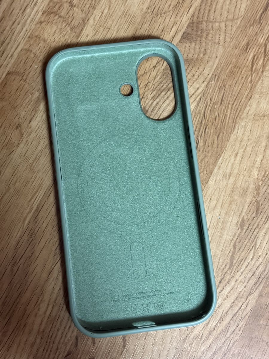 Apple Covers & Schutzfolien: Apple Silicone Case with MagSafe Apple iPhone 17 – Gebraucht aus Klingnau von Cathlight 3