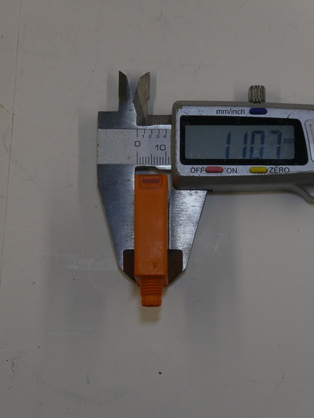 Composants électroniques: IFM Reflexlichttaster – Défectueux à Fulenbach par Hach0 4