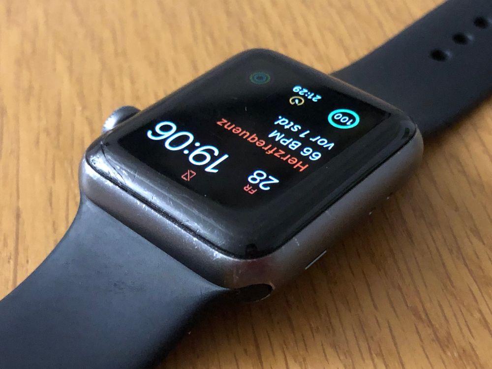 Apple Smartwatch: Apple Watch Series, Akkurestkapazität 97%, Displaydefekt – Défectueux à Aadorf par kar_7xxc 5