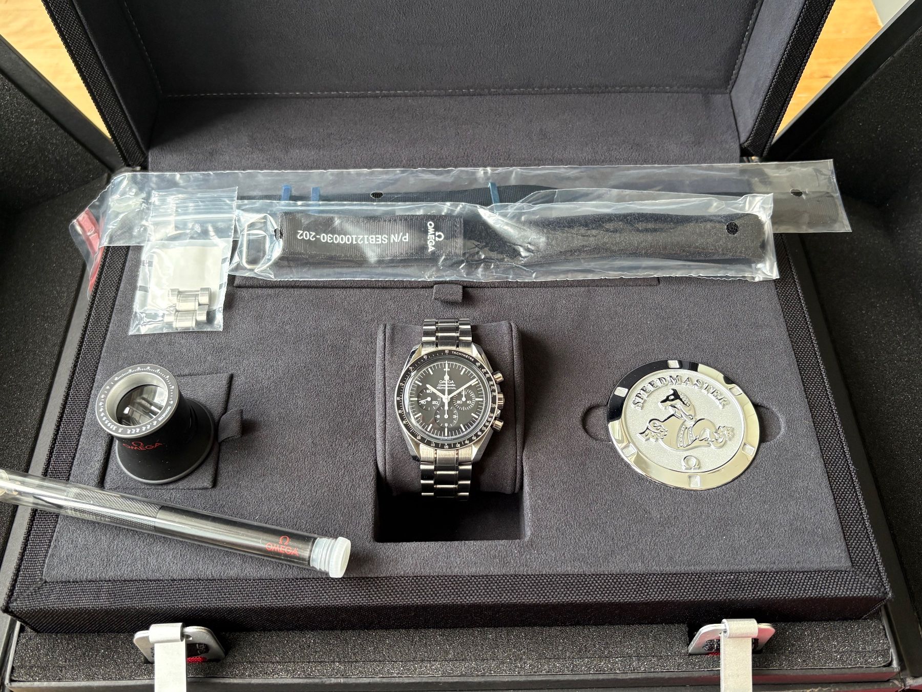 Omega Uhren: OMEGA Speedmaster Professional Moonwatch – Gebraucht aus Birsfelden von Mynos 6