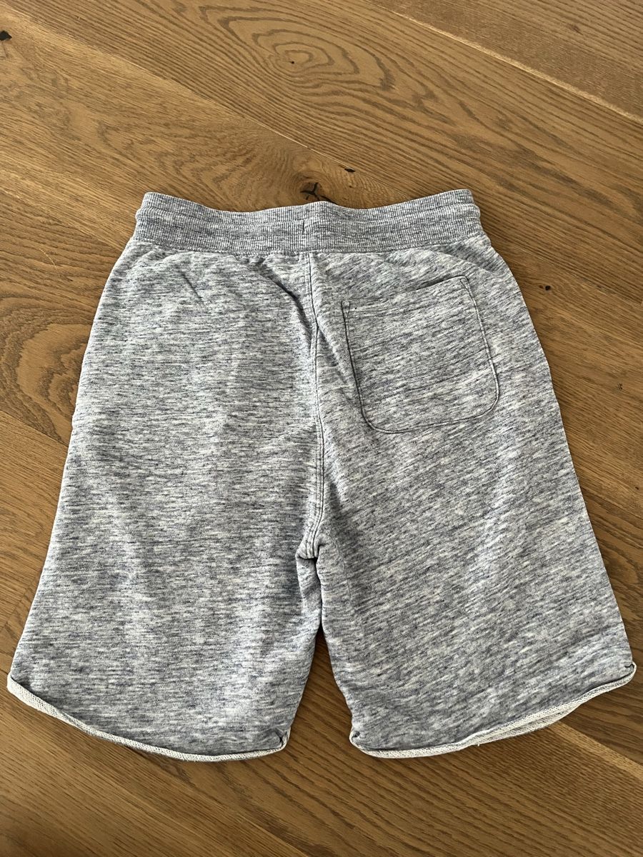 H&M Hosen: Sweatshort H&M Grösse 152 – Gebraucht aus Küttigen von csei 1