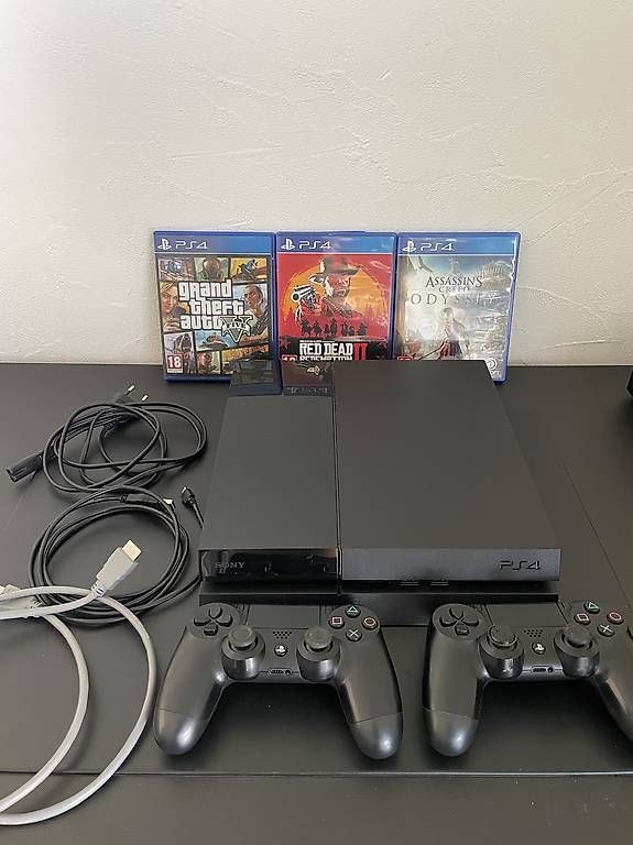 Console: PS4 Slim inkl. 3 Games & 2 Controller – Usato da Luzern venduto da -drums-