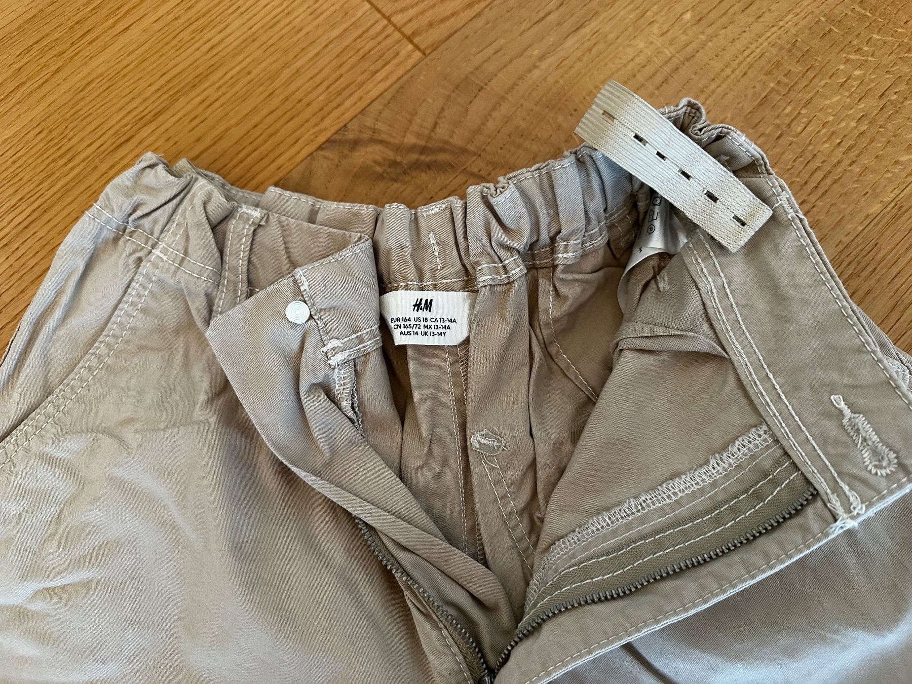 H&M Pantaloni: H&M Cargo-Stoffhose Gr. 164, beige – Usato da Sissach venduto da tapasu 2