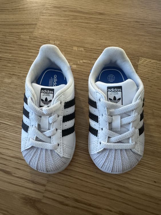 Adidas Scarpe per ragazzi: Adidas Superstar bébé taille 19 neuve – Nuovo (secondo la descrizione) da La Chaux-de-Fonds venduto da kel_9khc