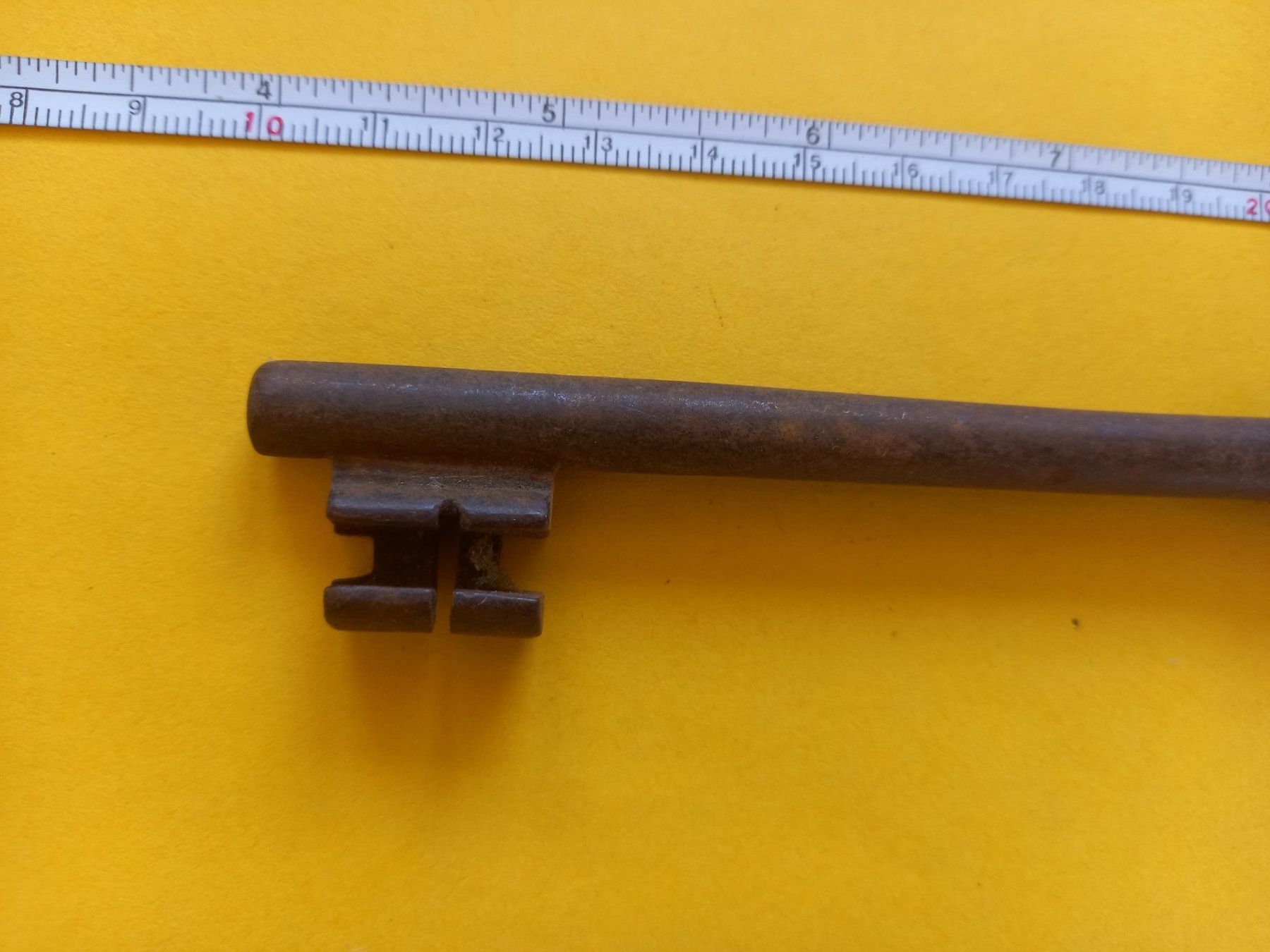 Chiavi: Clef ancienne en fer forgé – Usato da Rossens FR venduto da Souris1 2