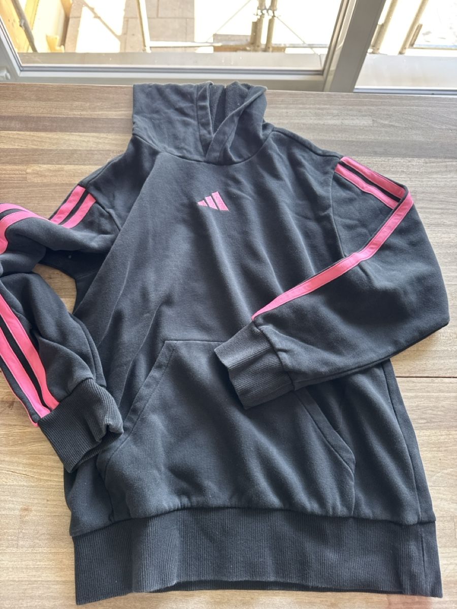 Adidas Kleiderpakete & -sets: Adidas Traineranzug 140/152 – Gebraucht aus Hägendorf von laumatt 1