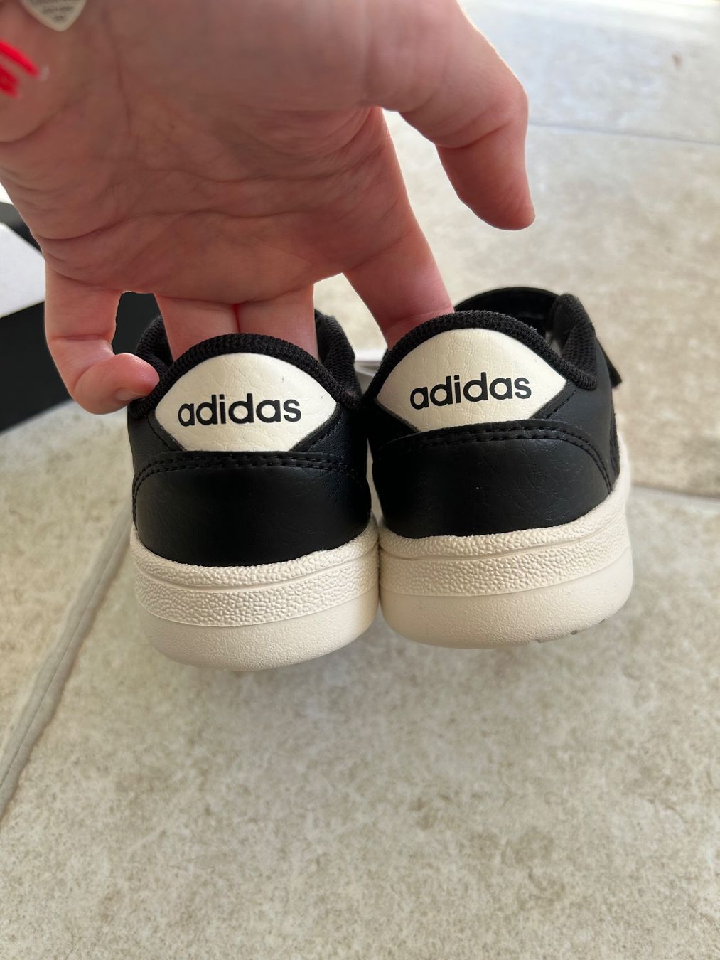 Adidas Scarpe per ragazzi: Baskets pour enfants adidas taille 27 – Nuovo e nell'imballaggio originale da Courroux venduto da Yermakova 4