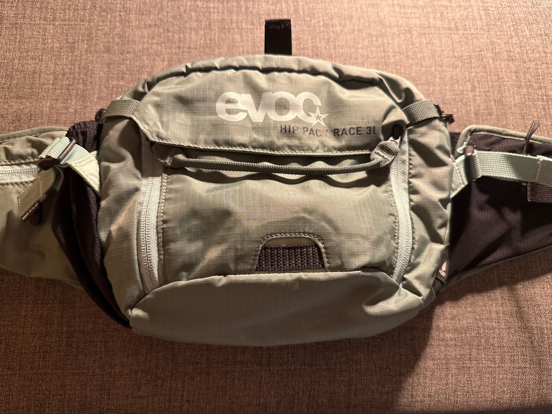 Evoc Taschen: EVOC Hip Pack Race 3L olivegrün – Gebraucht aus Winterthur von britsi