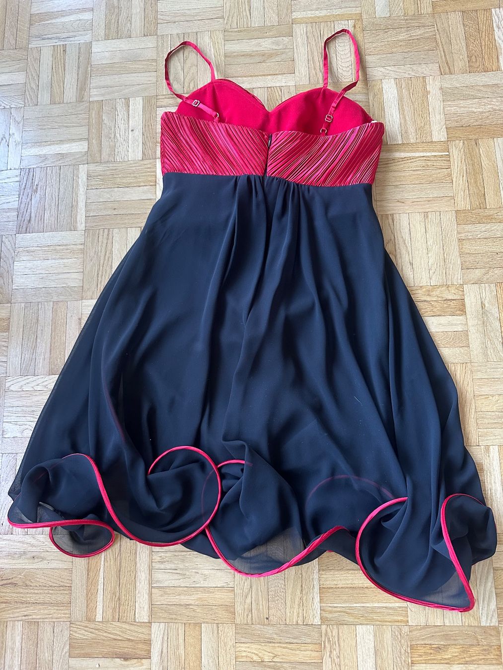 Vestiti: Cocktailkleid Schwarz rot – Nuovo (secondo la descrizione) da Zürich venduto da ong8 1