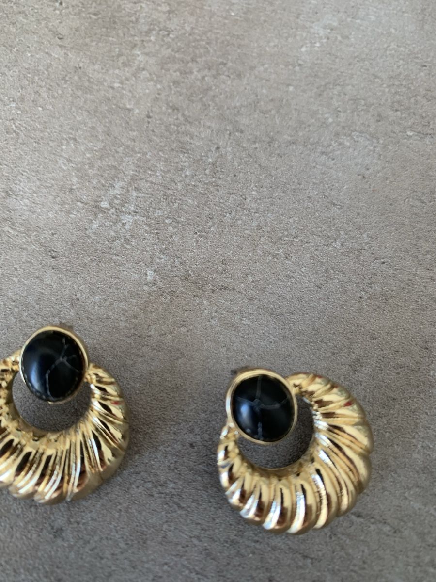 Orecchini pendenti & Orecchini a lobo: Boucles d’oreilles dorées et perles noires – Nuovo (secondo la descrizione) da Genève venduto da rez_c6c6 1