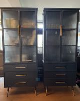2 Vitrinenschränke von Kare