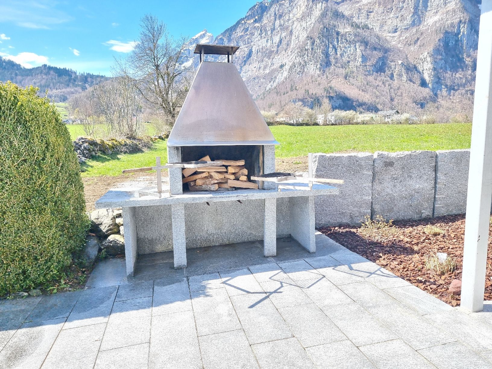 Grils: Garten Cheminée Granit XXL – D'occasion à Glarus par adler112