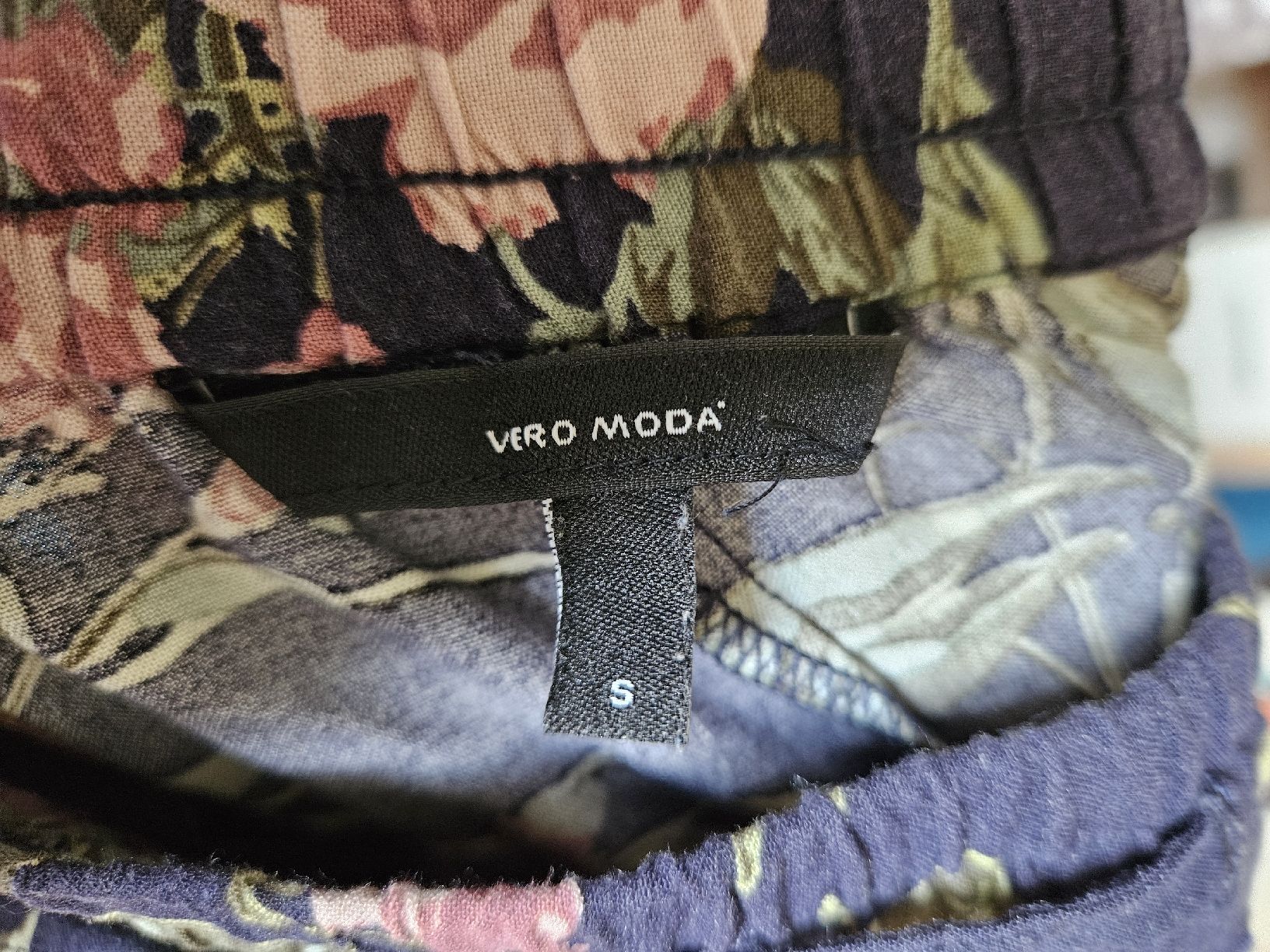 Vero Moda Pantaloni: Kurze Hose mit Blumen - dünn – Usato da Bern venduto da Snowflake38 3
