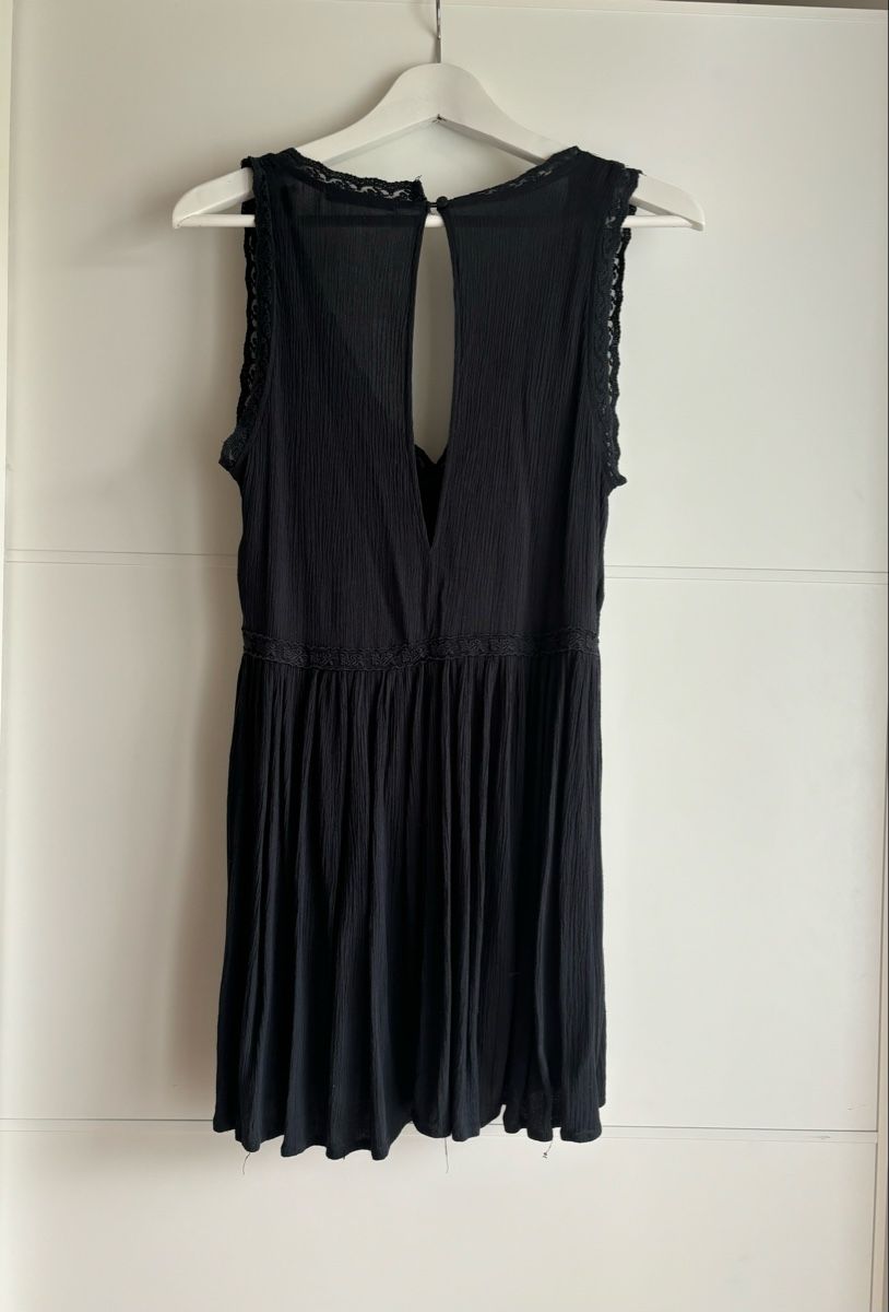 Pull&Bear Kleider: Schwarzes Sommerkleid – Gebraucht aus Männedorf von giu_wm6d 1