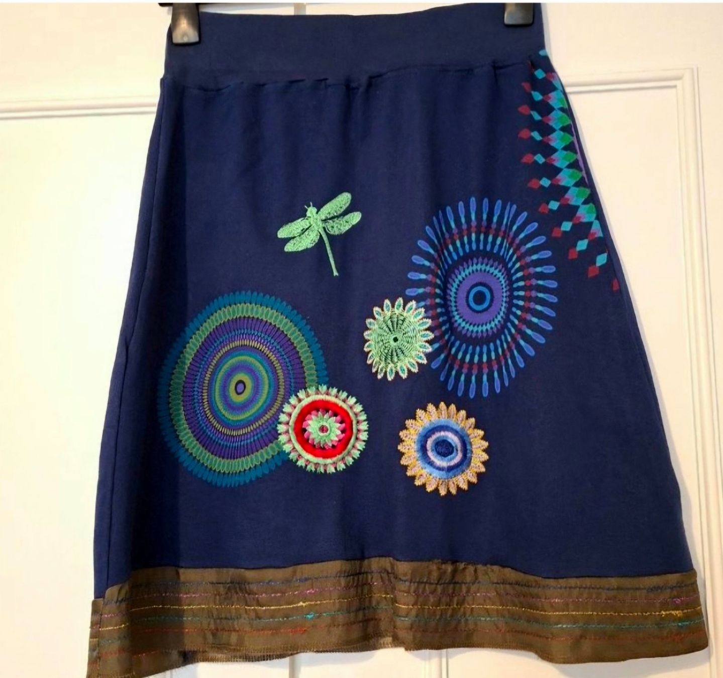 Desigual Jupes: Jupe Desigual brodée multicolore bohème – D'occasion à Lutry par Sim_Sta