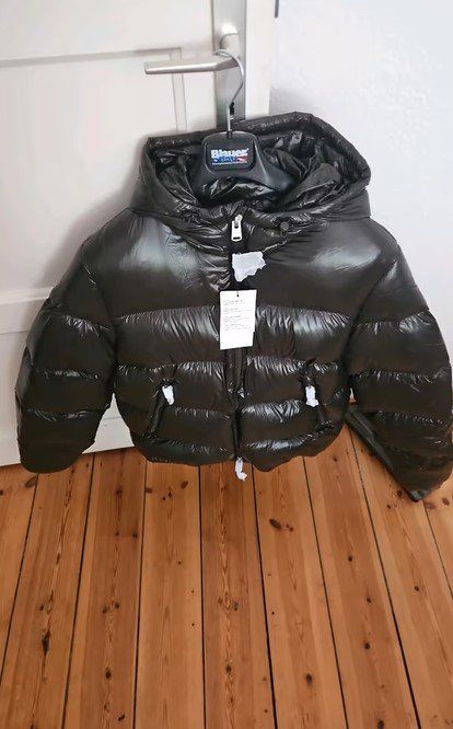Zara Giacche: Daunenjacke von Zara glänzende Pufferjacke neu mit Etikett – Nuovo e nell'imballaggio originale da Kloten venduto da Samerus