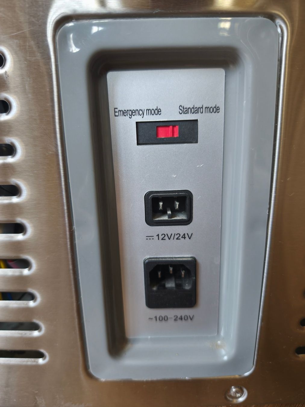 Frigoriferi & Refrigeratori: Elektrische Kühlbox / Wemo 12 V / 230 V – Usato da Winterthur venduto da Fauf 3