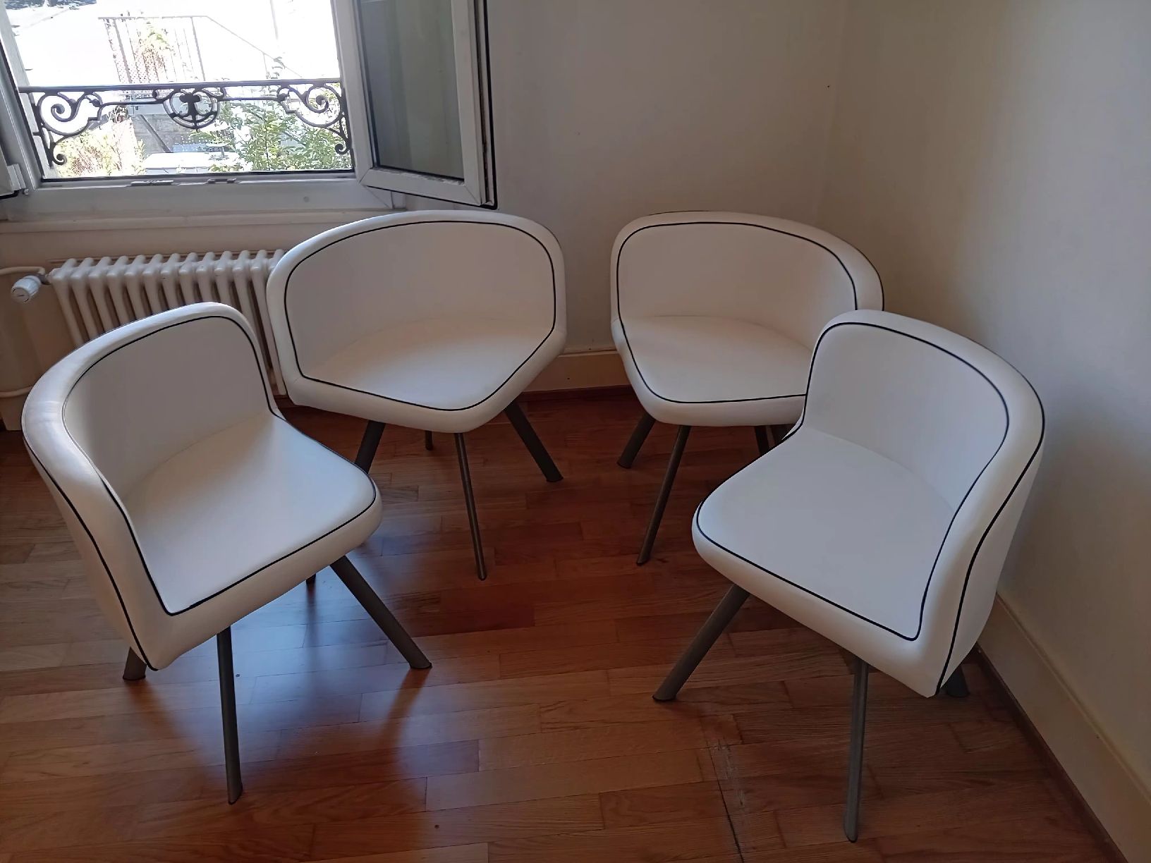Conforama Sedie: 4 chaises  en cuir neuves – Nuovo e nell'imballaggio originale da Lausanne venduto da tal_8ntx 4