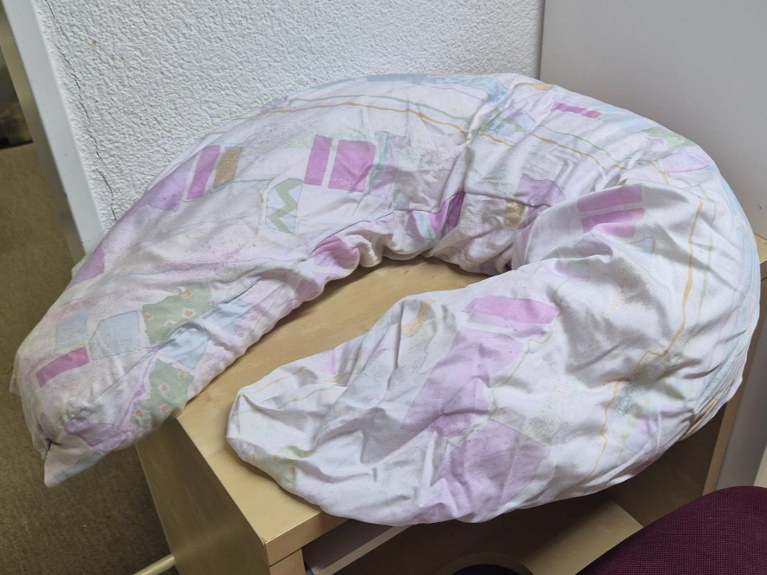 Cuscini: Stillkissen mit Anzug – Usato da Huttwil venduto da Hpb7