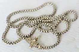 Ancien collier en métal