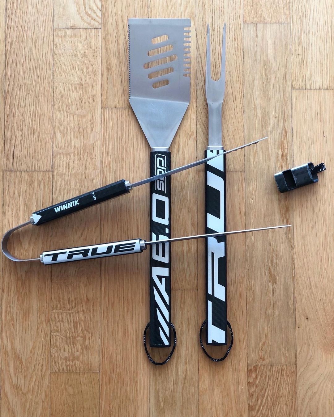 Set di posate: Hockey Grillsets & Flaschenöffner – Nuovo (secondo la descrizione) da Steinhausen venduto da HockeyStickGear 1