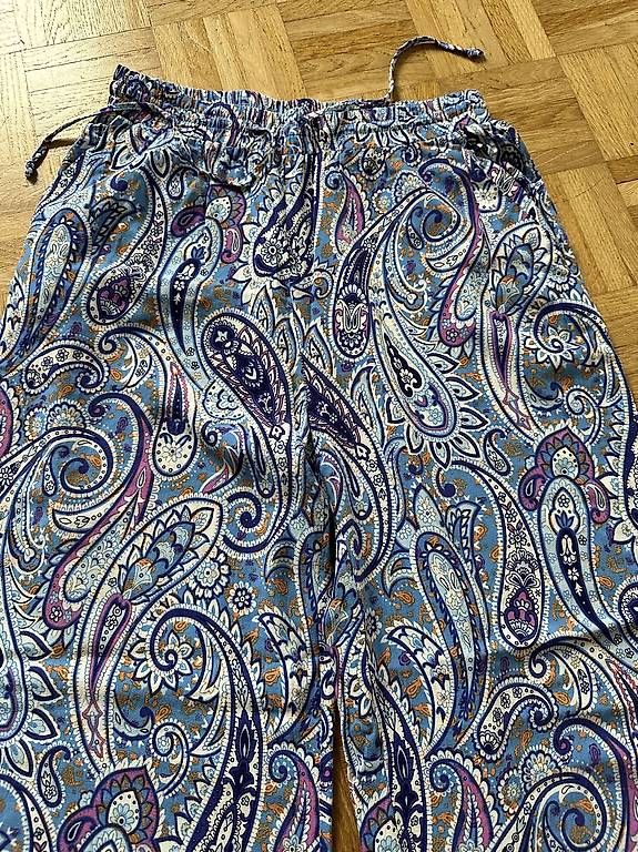 Pantalons: Sommerhose leicht mit Paisleymuster Gr. M – D'occasion à Stäfa par DearDarling 1