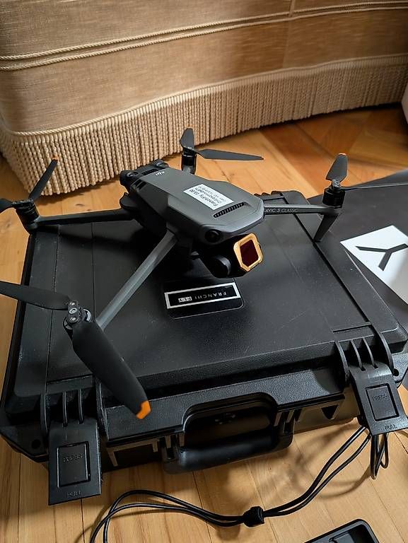 Modellismo RC: DJI Mavic 3 Classic, Fly More Combo + Koffer – Usato da Männedorf venduto da Gian.franchi 1