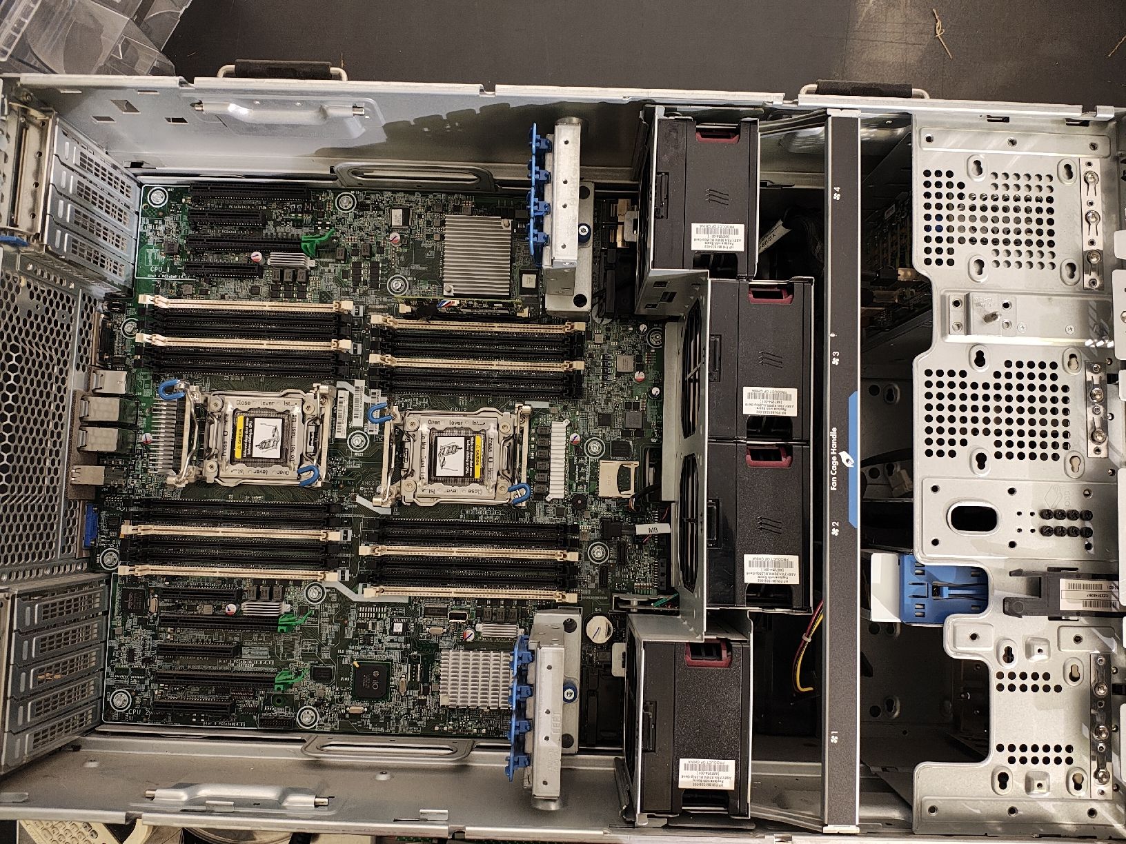 Hewlett Packard Server: HP ProLiant ML350p Gen8 Server – Usato da Zürich venduto da lastsec 2