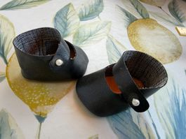 1 Paar Puppenschuhe, schwarze Schuhe, Knopf,  4.7 - 5.2 cm