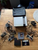 NES Konsole - 2 Controller - 1 Spiel - Top Zustand