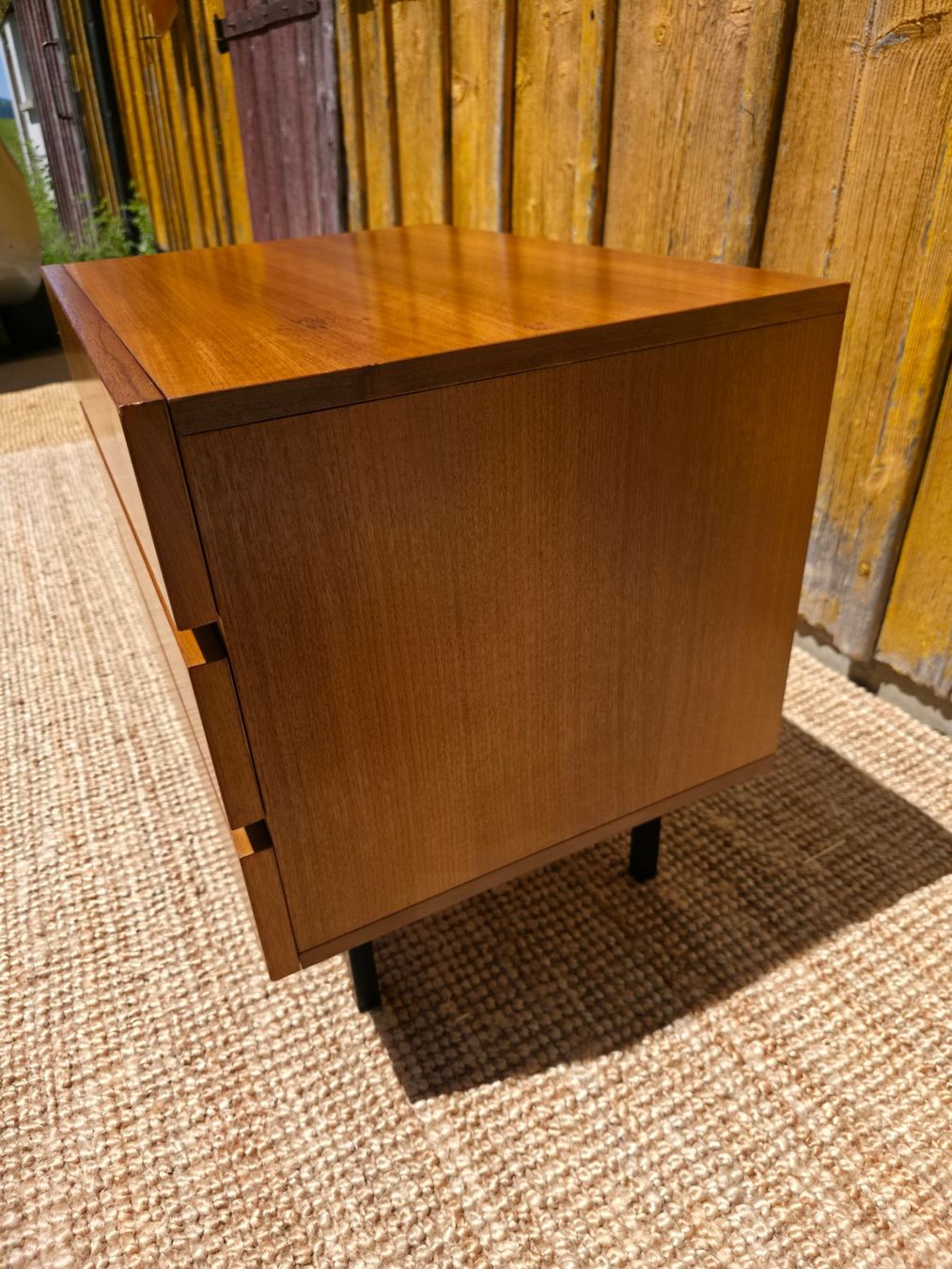 Cassettiere: Mid Century  Minimalist Sideboard Nussbaum – Usato da Haslen AI venduto da Vintagelix 3