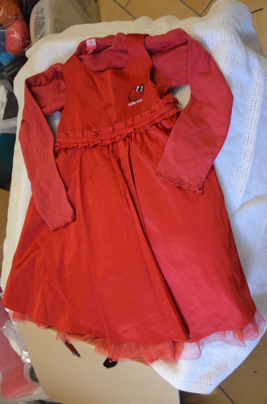 Kleider & Röcke: TAILLE 110 - ROBE HELLO KITTY – Gebraucht aus Chiasso von Dolly015