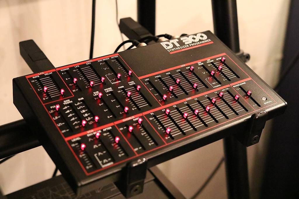 Roland Strumenti musicali: Roland Alpha Juno 1 Synthesizer + Dtronics DT-300 Controller – Usato da Zürich venduto da mvs 4