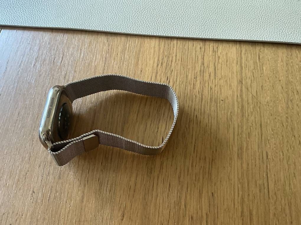 Apple Smartwatch: Neuere Apple Watch 10 Titanium Gold – Usato da Pfungen venduto da zuri007 2