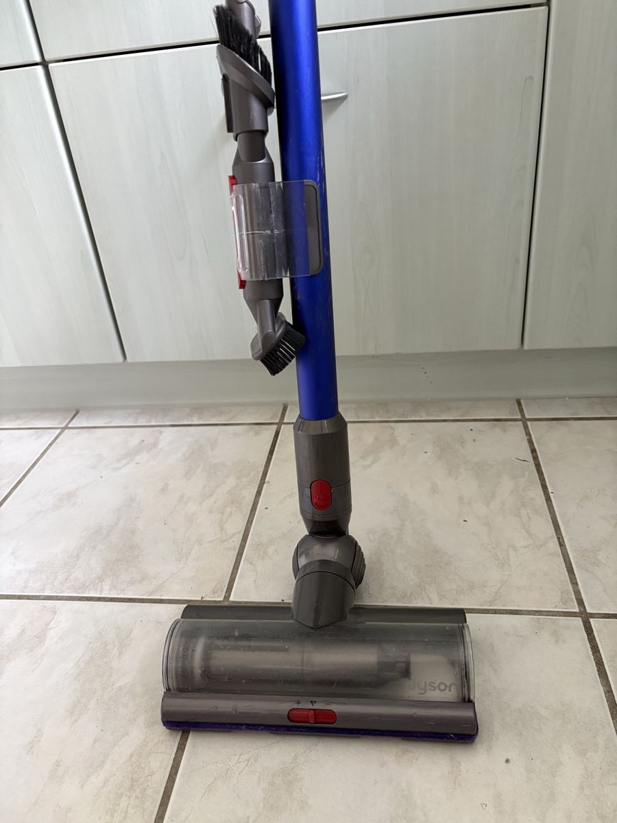 Dyson Aspirapolveri & Accessori: Dyson v11 Akku Staubsauger  – Usato da Hittnau venduto da Brugab 1