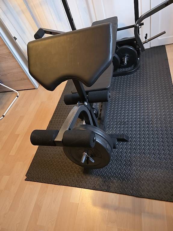 Hometrainer: Hantelbank Neuwertig – Usato da Seewis Schmitten venduto da Naomi2212
