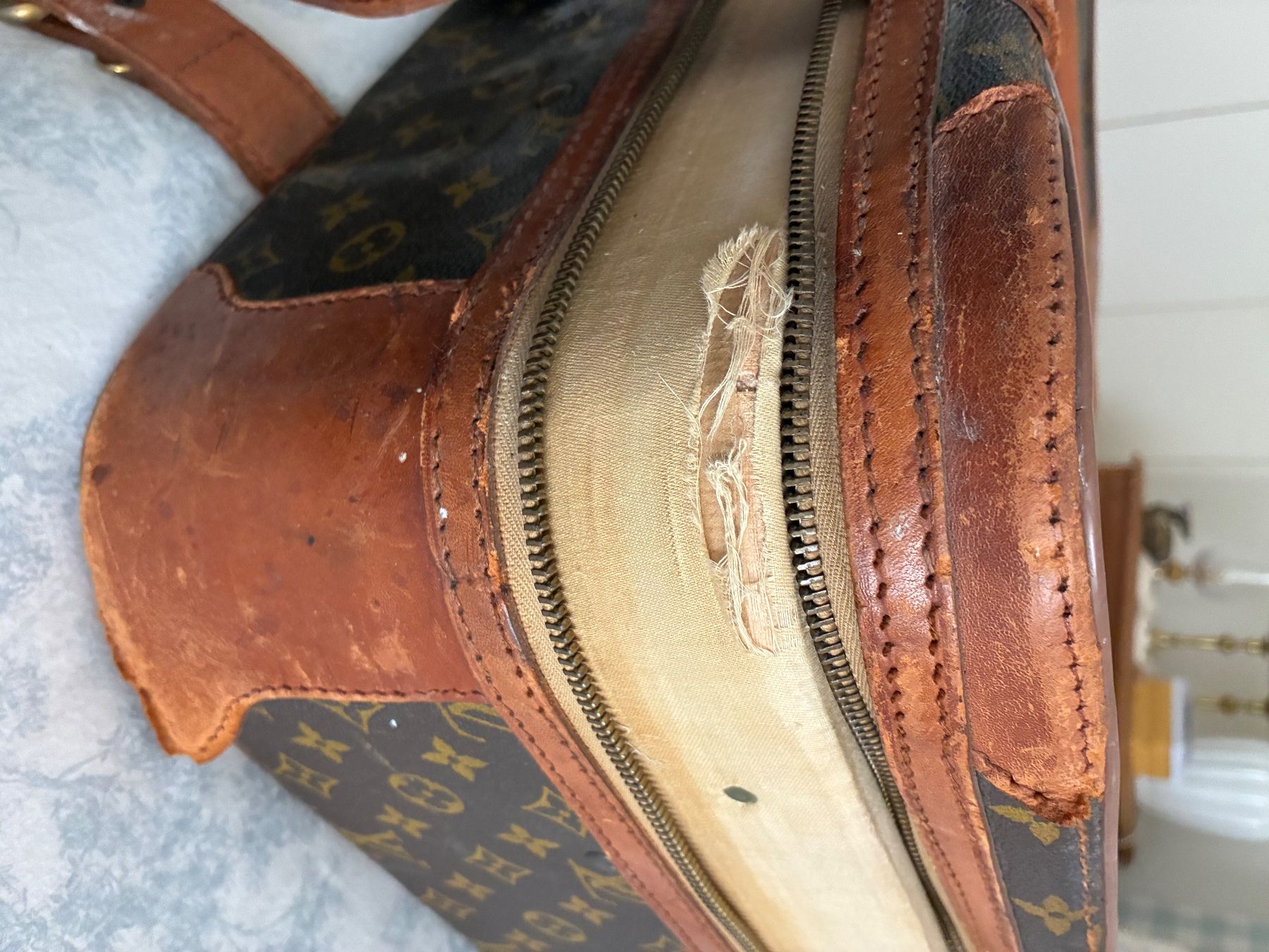 Louis Vuitton Valigie: Valise LOUIS VUITTON souple à fermeture éclair. – Usato da Genève venduto da gen_sk2c 5