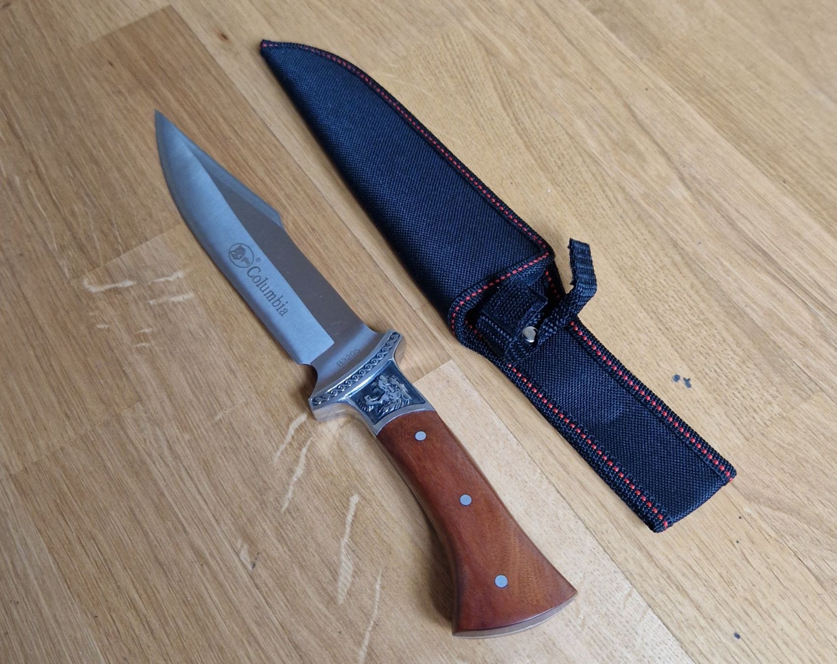 Columbia Zubehör: Jagdmesser – Neu und originalverpackt aus Dorf von Messer-Schweiz