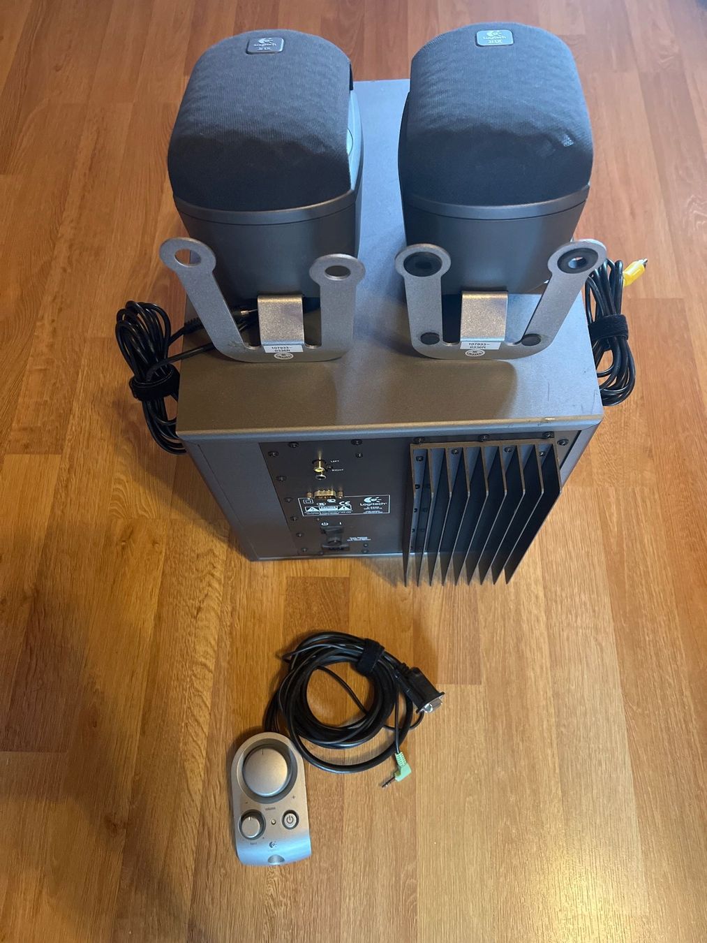 Logitech Z-2200 2.1 THX Soundsystem mit Subwoofer (Gebraucht) in ...