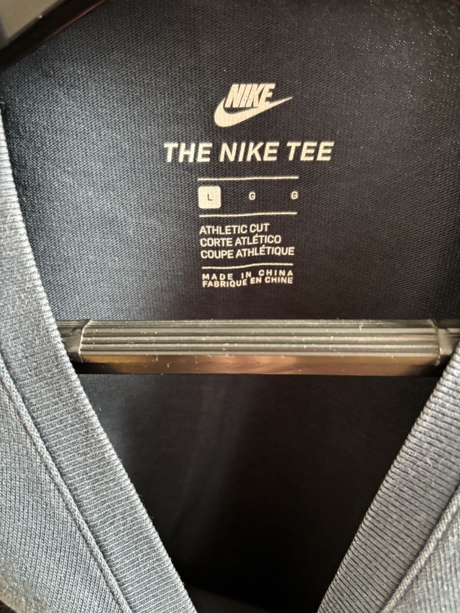 Nike T-shirt: Nike T-Shirt – Usato da Basel venduto da rebecca_b 2