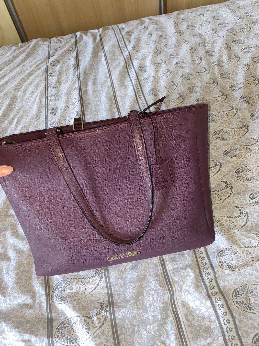 Calvin Klein Borse da donna: Sac cabas Calvin Klein prune bon état – Usato da St-Cergue venduto da fla_gt29 1