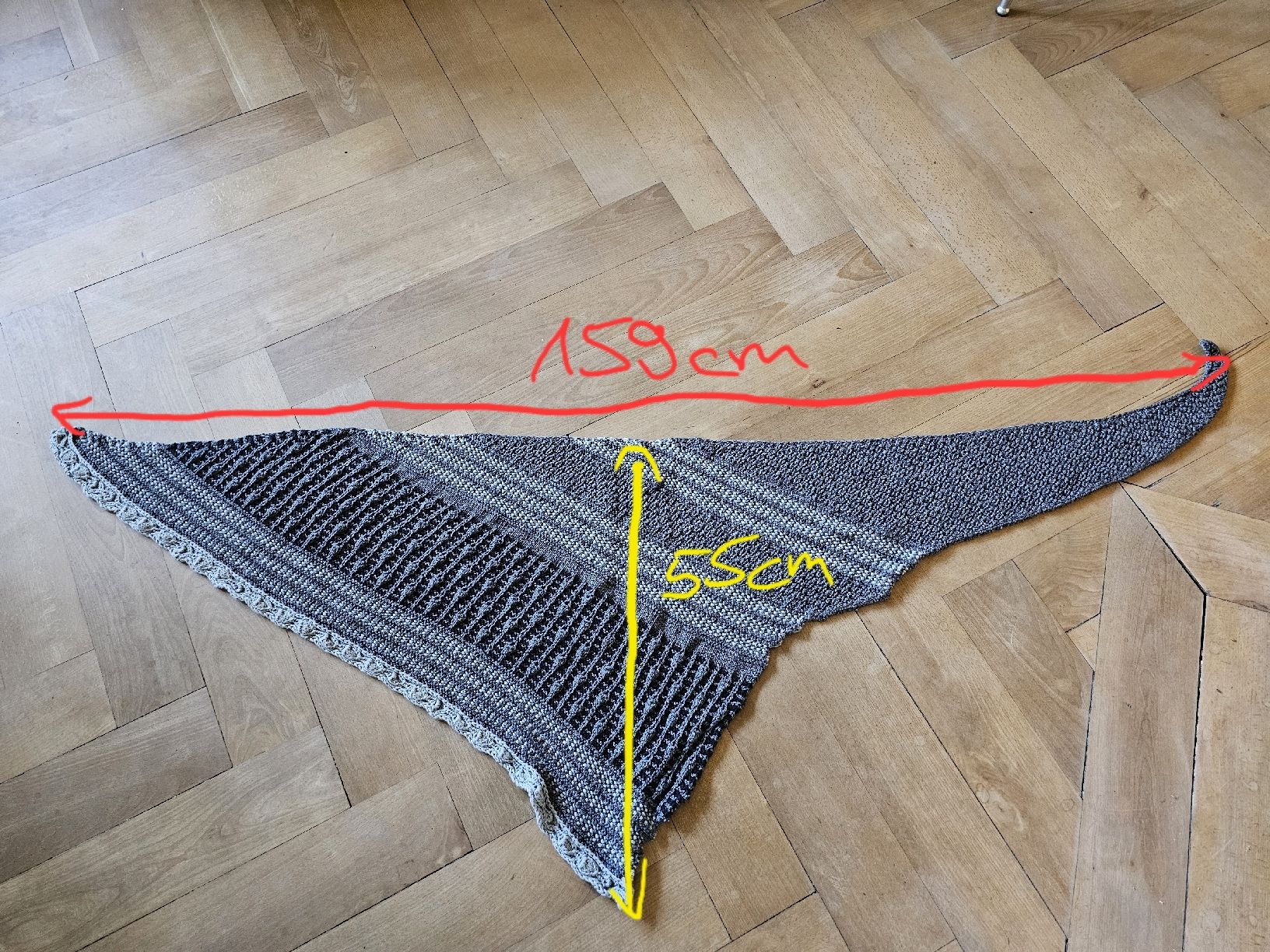 Foulard & Sciarpe: Schal Dreiecksform selbstgestrickt – Usato da Wald ZH venduto da Grappe 4