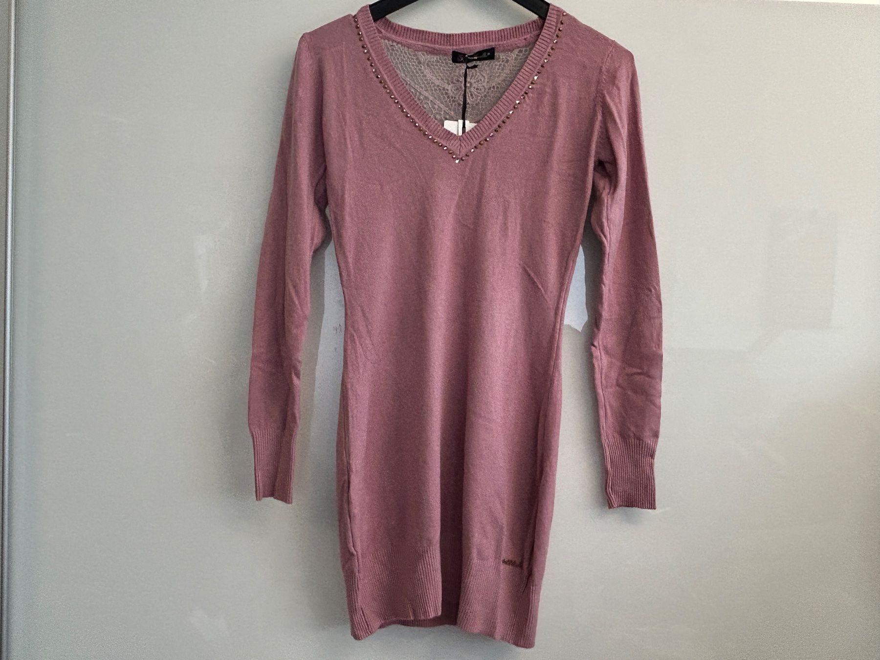 Maglioni & Felpe: Pullover Lang Spitze Strass Figurbetont 1 Size Neu – Nuovo e nell'imballaggio originale da Regensdorf venduto da Spyke55