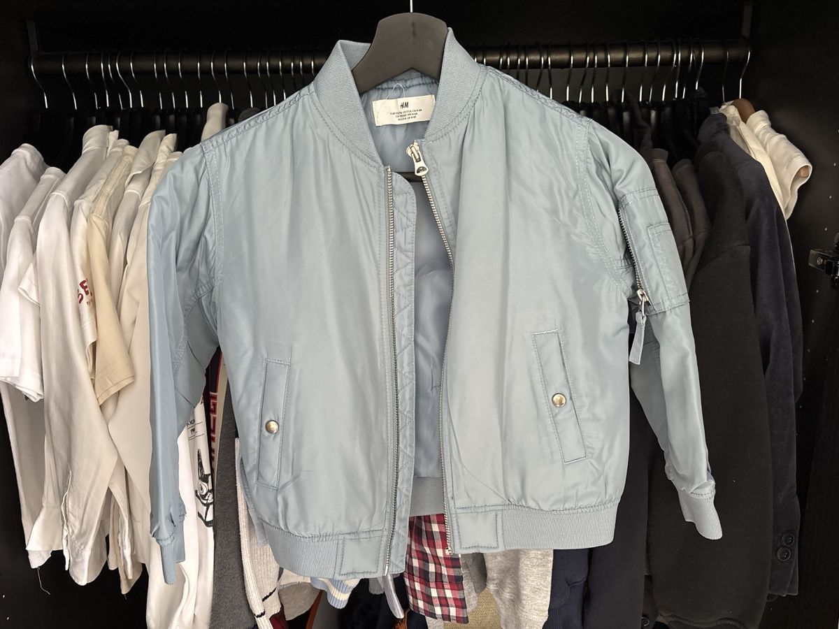 H&M Jacken & Mäntel: H&M Jacke, hellblau, Gr. 110, Top Zustand! – Gebraucht aus Salenstein von sehrgut