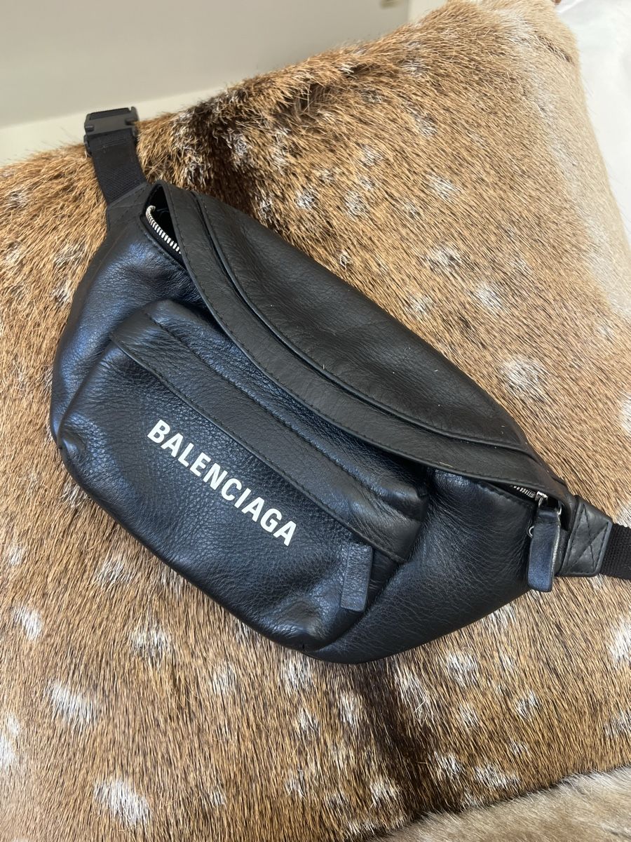 Balenciaga Borse da donna: Echte Balenciaga Bauchtasche Leder – Usato da Horgen venduto da Baroseda