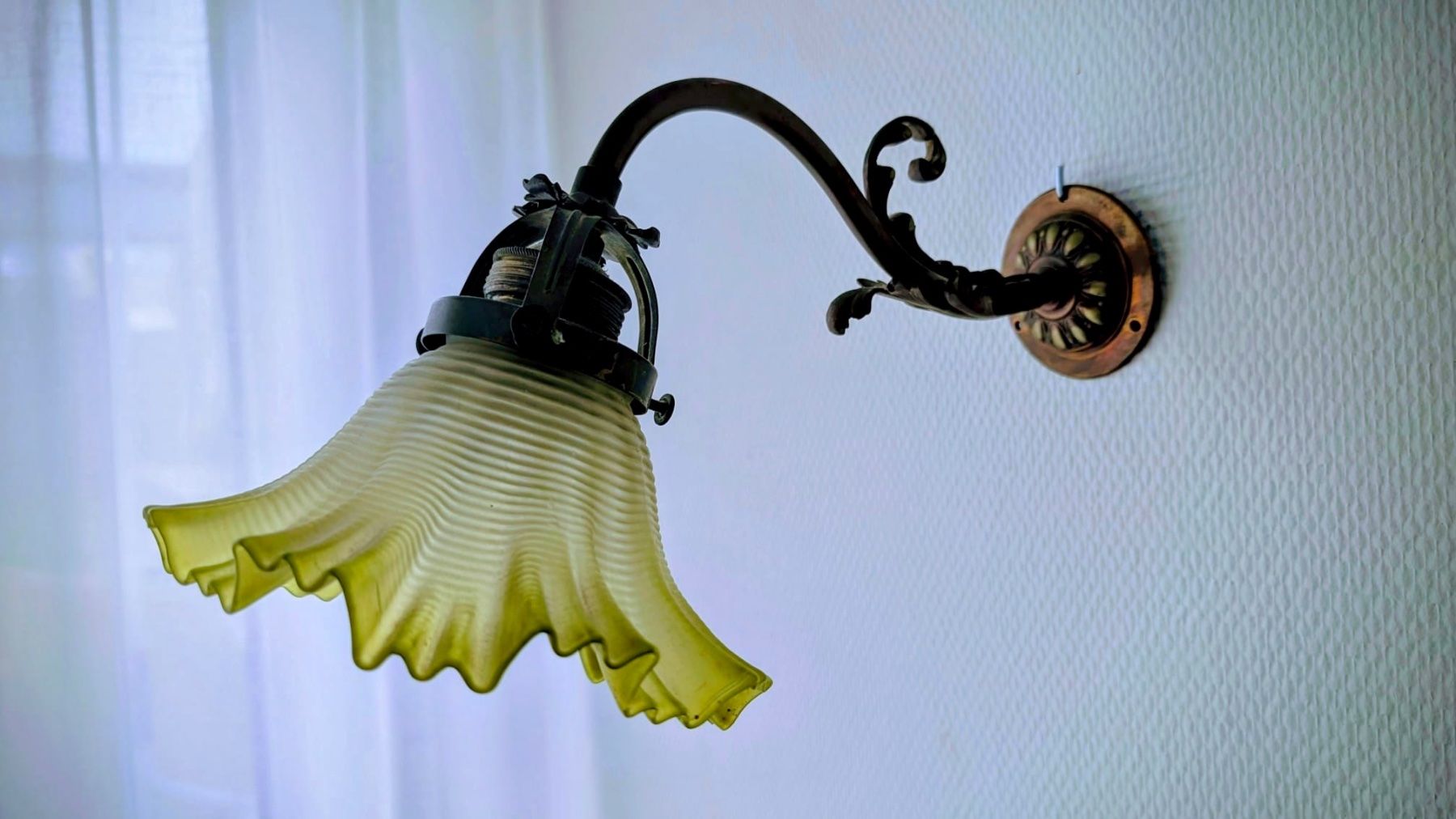Lampade: Wandlampe mit Glasschirm Jugendstil – Usato da Egg b. Zürich venduto da chantilly-lace