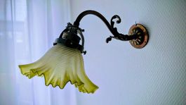 Wandlampe mit Glasschirm Jugendstil