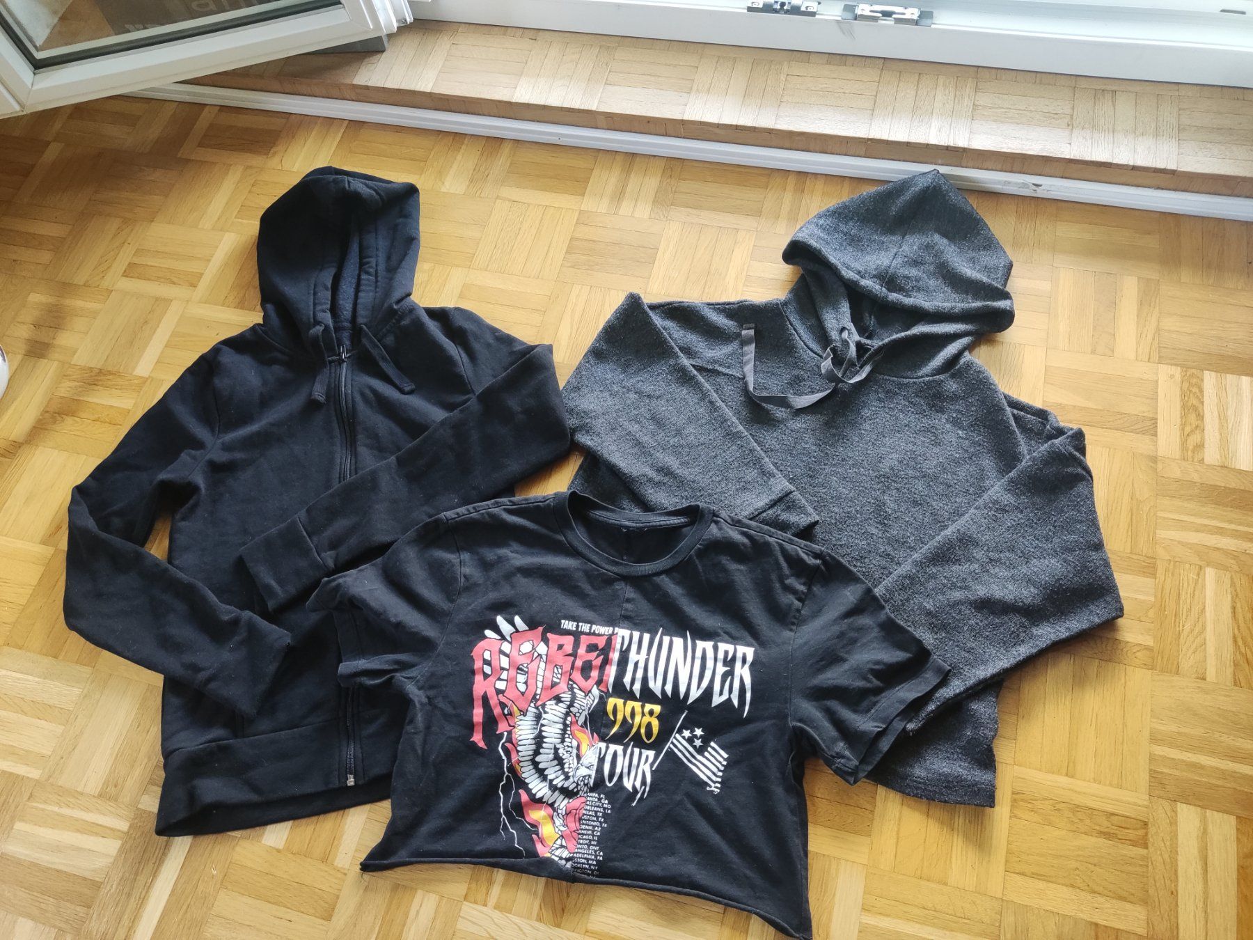 Pullover & Sweatshirts: 2 Mädchen  Pullover XS/S einfarbig schwarz – Gebraucht aus Kriens von rinzmann 3